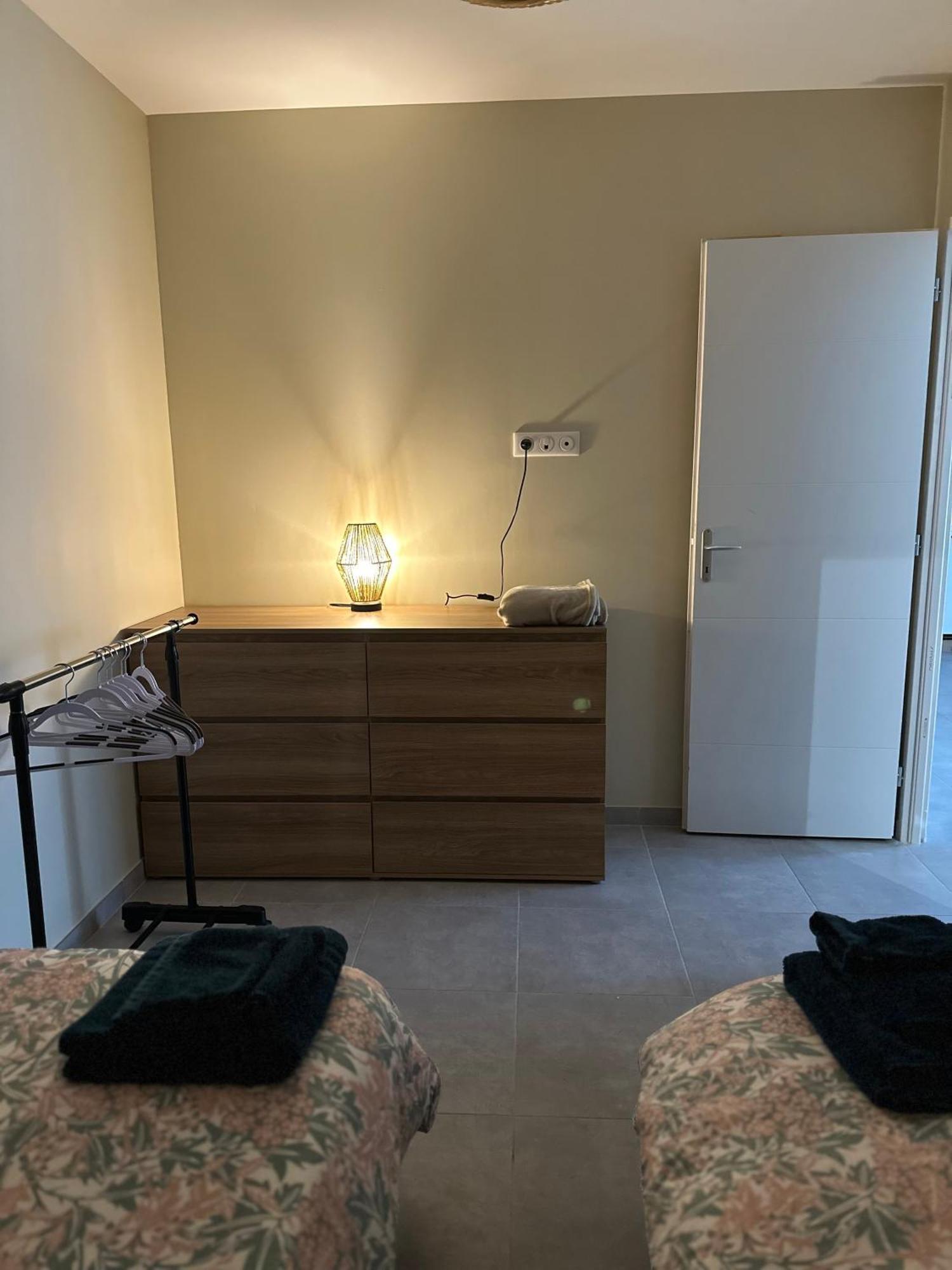 Maison T3 Dans Un Village Calme Saint-Mitre-les-Remparts Esterno foto