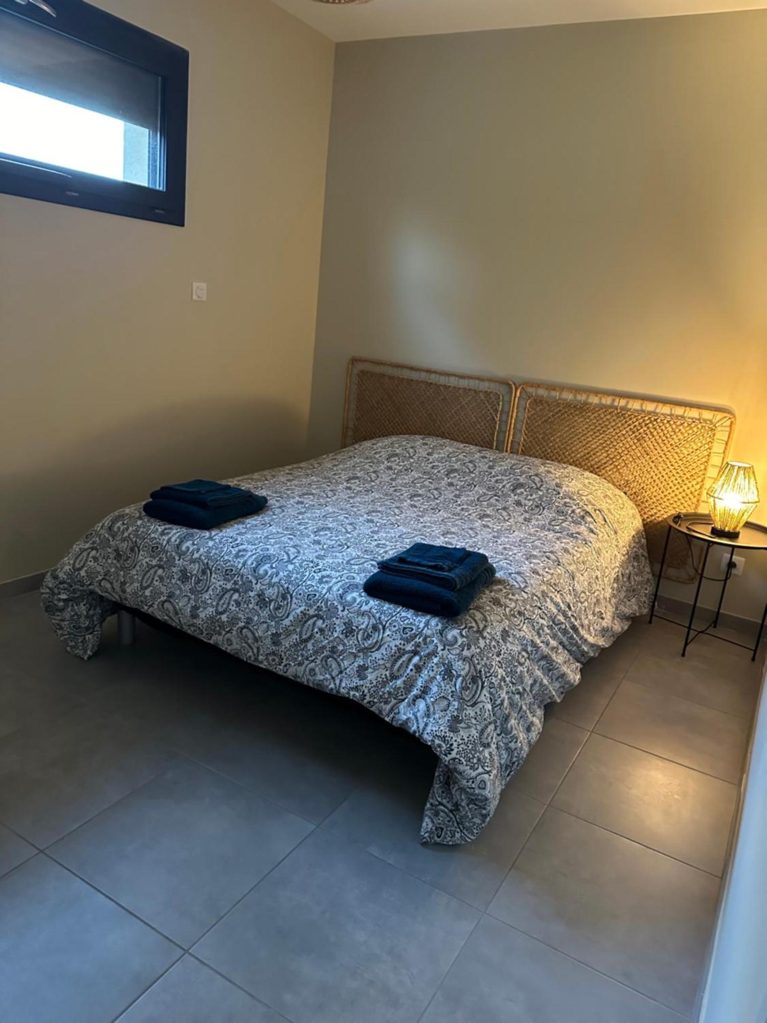 Maison T3 Dans Un Village Calme Saint-Mitre-les-Remparts Esterno foto
